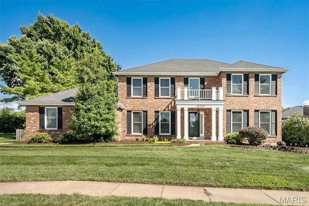 15706 Heathercroft DR, Chesterfield, MO 63017