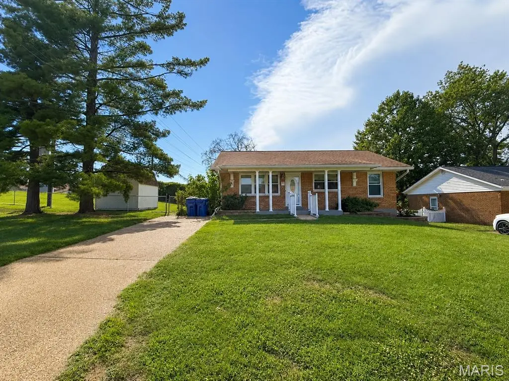 9775 Radio DR, St Louis, MO 63123
