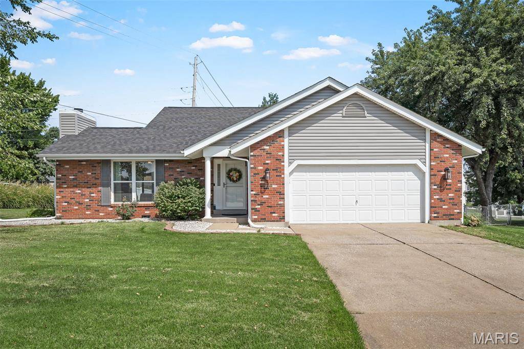 1 Oak Valley DR, St Peters, MO 63376