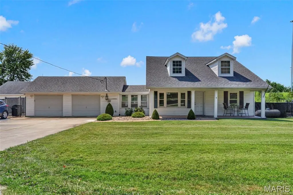 9 Mingo LN, Lake St Louis, MO 63367