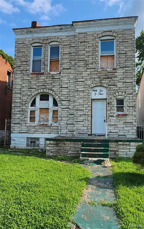 5204 Ridge AVE, St Louis, MO 63113