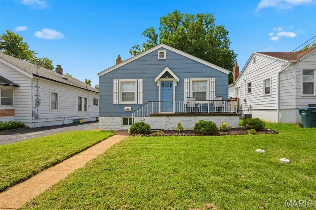 234 W Rose Hill AVE, St Louis, MO 63122