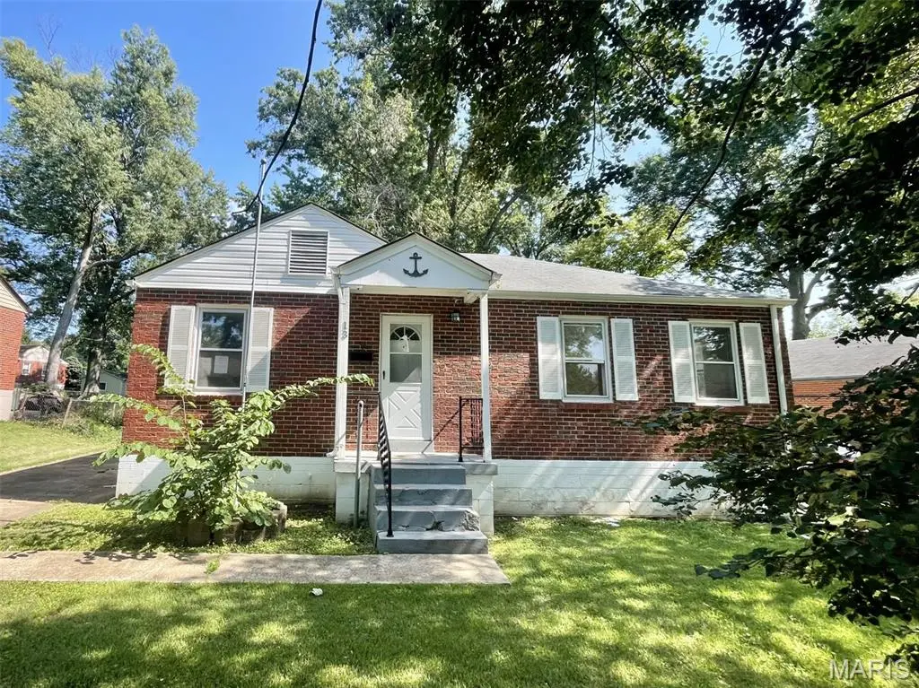 13 Saint Margaret CT, Florissant, MO 63031