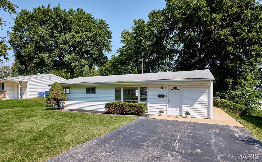 9527 Margo Ann LN, St Louis, MO 63134