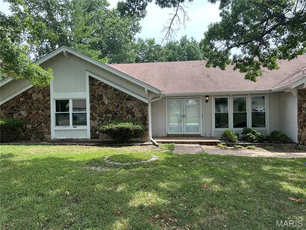 216 Rue Grand DR, Lake St Louis, MO 63367