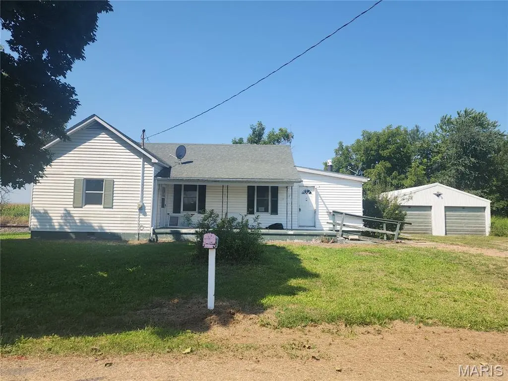 998 N West, Kane, IL 62054