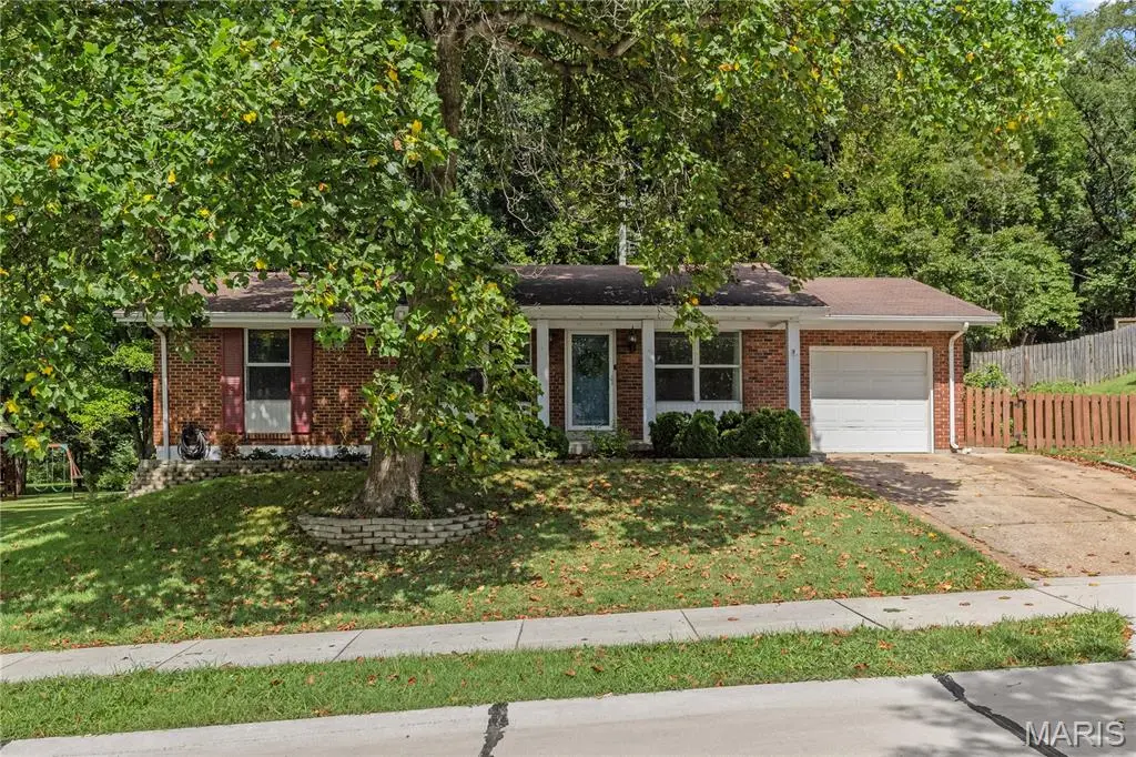 721 La Bonne Pkwy, Ballwin, MO 63021