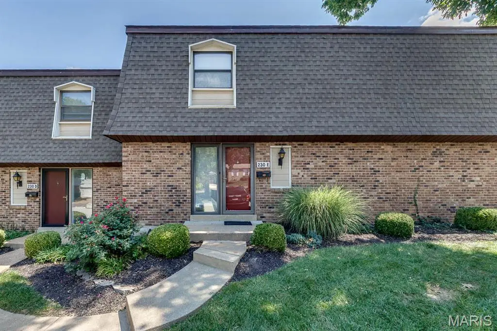 230 Braeshire DR #E, Ballwin, MO 63021