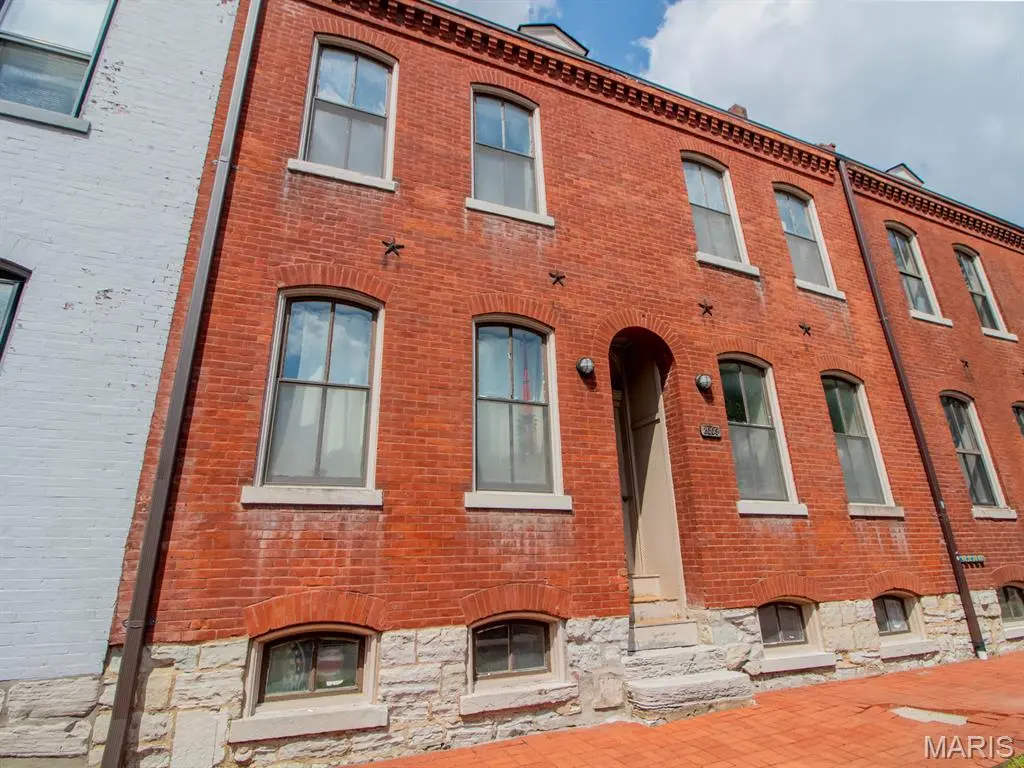 2009 S 11th ST, St Louis, MO 63104
