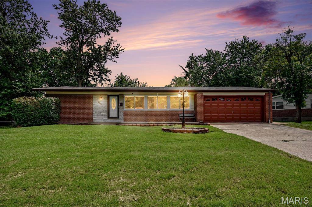 1540 Hialeah PL, Florissant, MO 63033