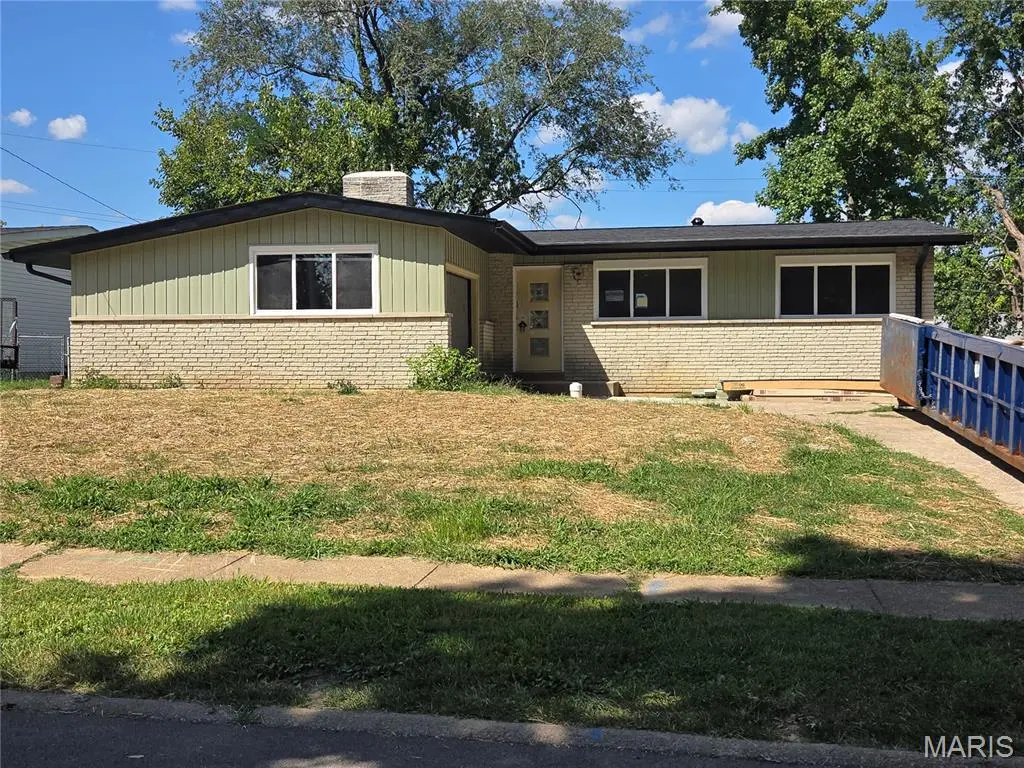 10805 Ridgecrest DR, St Ann, MO 63074