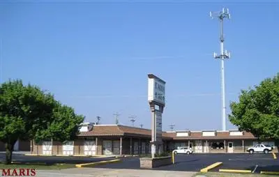 2027 Campus DR, St Charles, MO 63301