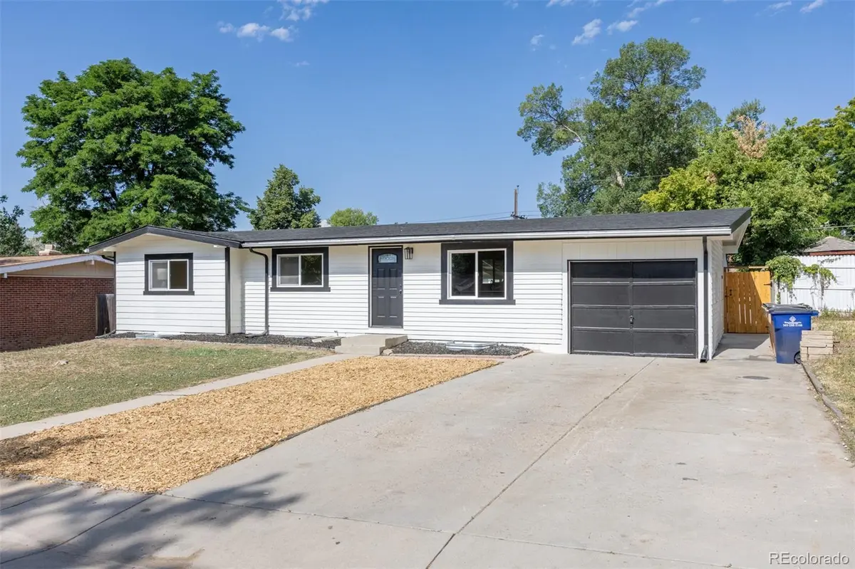 7819 Applewood LN, Denver, CO 80221