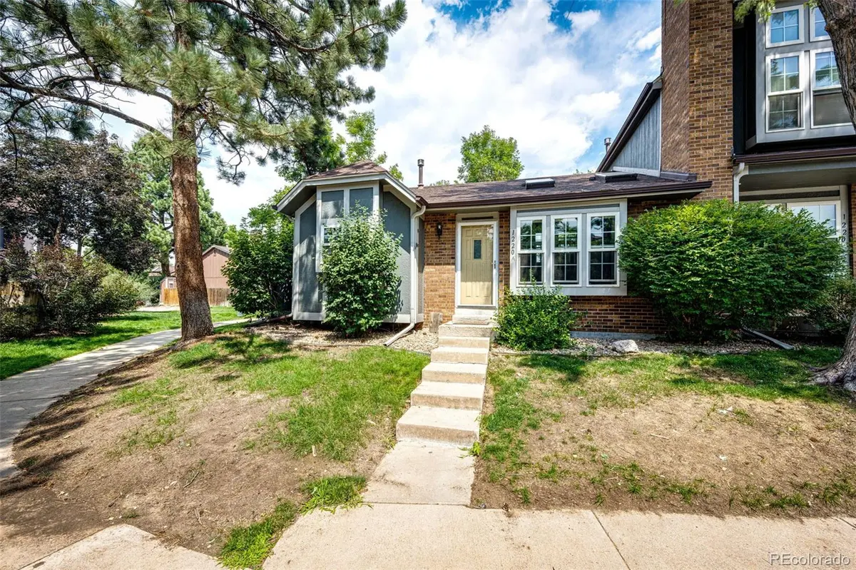 1220 S Flower CIR #A, Lakewood, CO 80232