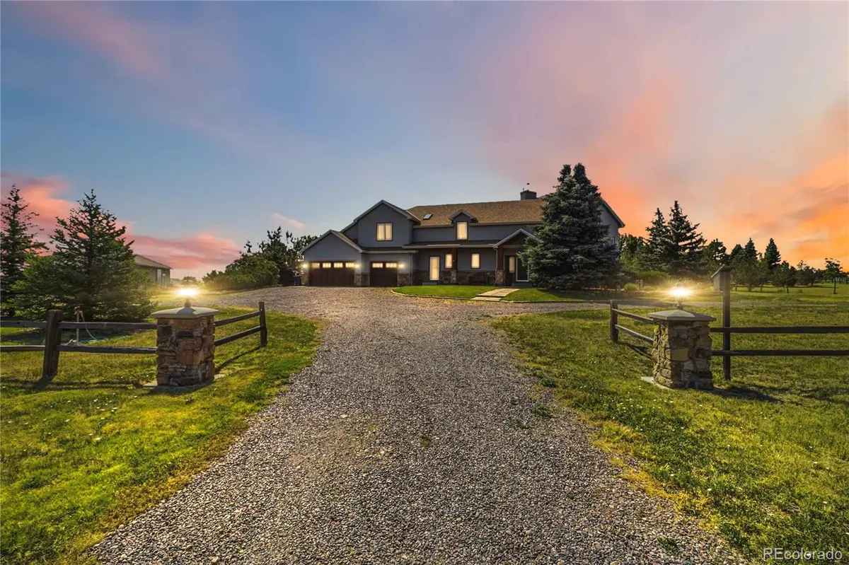 8124 S Ireland WAY, Aurora, CO 80016