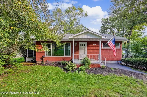 786 Griffin RD, Roaring Brook Twp, PA 18444
