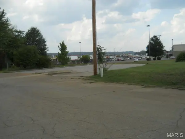 607 Rose LN, Farmington, MO 63640