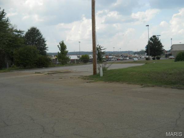 607 Rose LN, Farmington, MO 63640