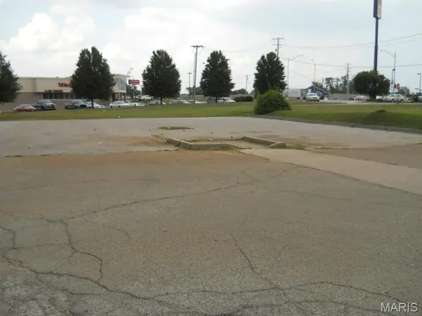 607 Rose LN, Farmington, MO 63640