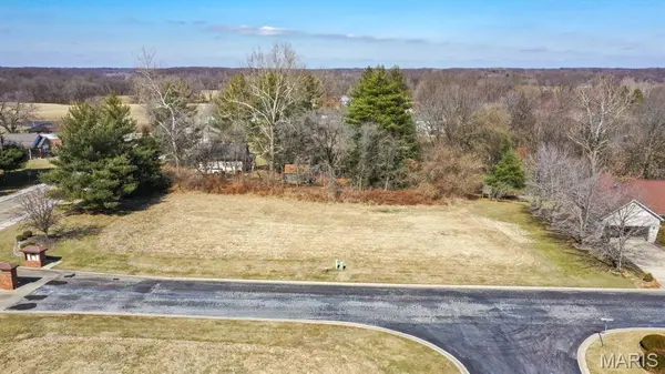 48 E Woodfield DR, Alton, IL 62002