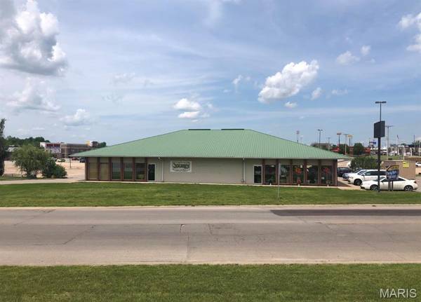 123 EVERGREEN Pkwy, Lebanon, MO 65536
