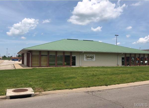 123 EVERGREEN Pkwy, Lebanon, MO 65536
