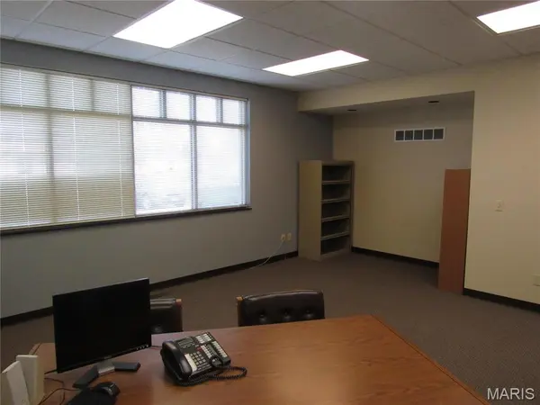 1305 DAdrian Professional Park, Godfrey, IL 62035