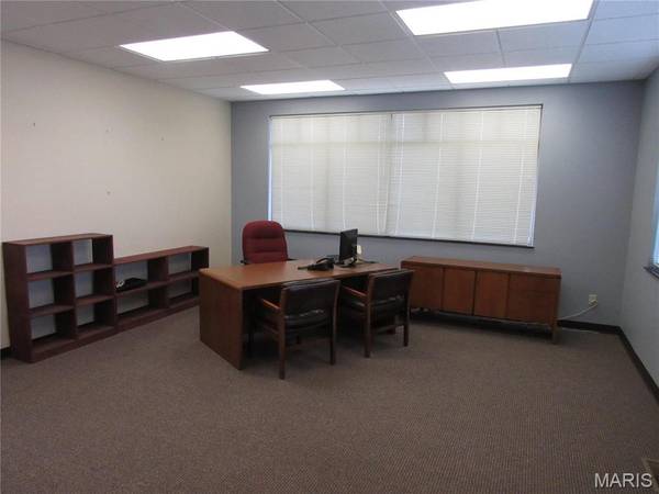 1305 DAdrian Professional Park, Godfrey, IL 62035