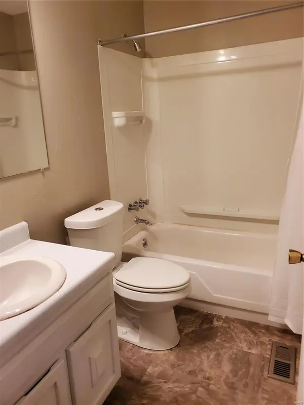 11930 Gravois Rd. #23, Sunset Hills, MO 63127
