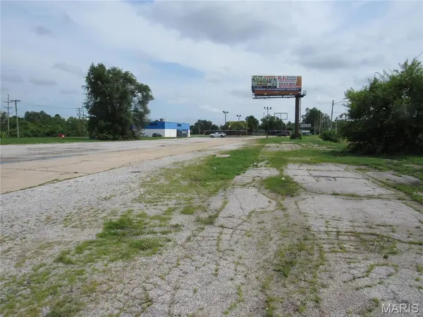 560 Lewis and Clark BLVD, East Alton, IL 62024