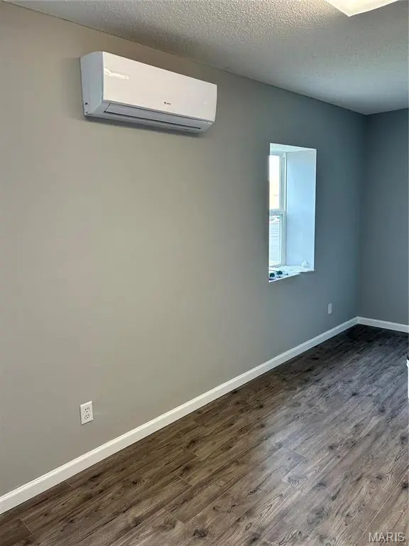 207 N Main Basement Unit B ST N, Columbia, IL 62236