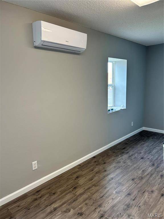 207 N Main Basement Unit B ST N, Columbia, IL 62236