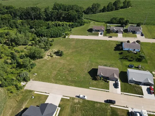 520 Bluff Meadows DR, Valmeyer, IL 62295