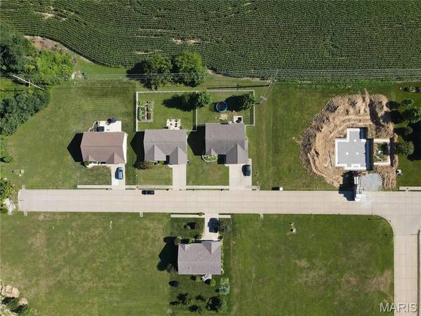 504 BLUFF MEADOWS DR, Valmeyer, IL 62295