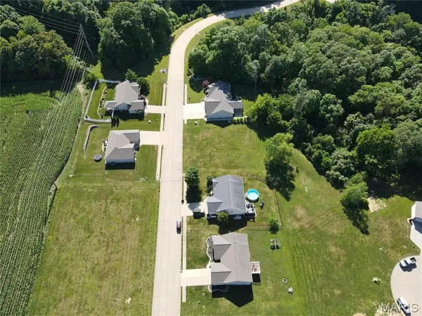 428 BLUFF MEADOWS DR, Valmeyer, IL 62295