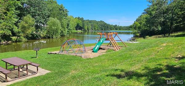 1829 Ridge LN, Pacific, MO 63069