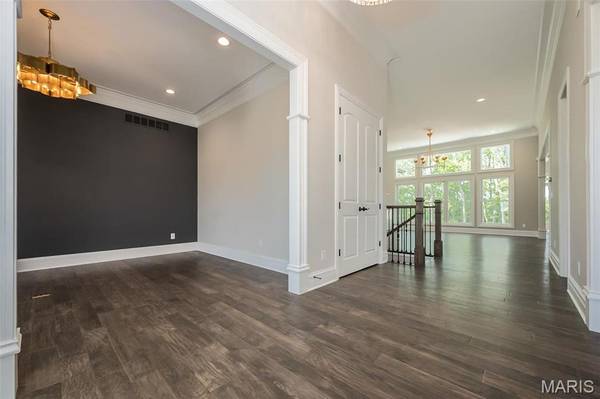 805 Silver Buck LN, Chesterfield, MO 63005