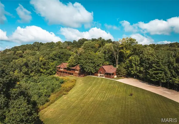 1 Tara Point DR, Grafton, IL 62037