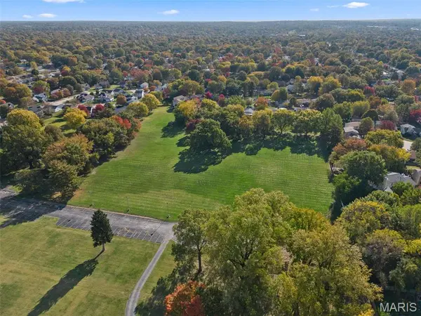 700 Howdershell RD, Florissant, MO 63031