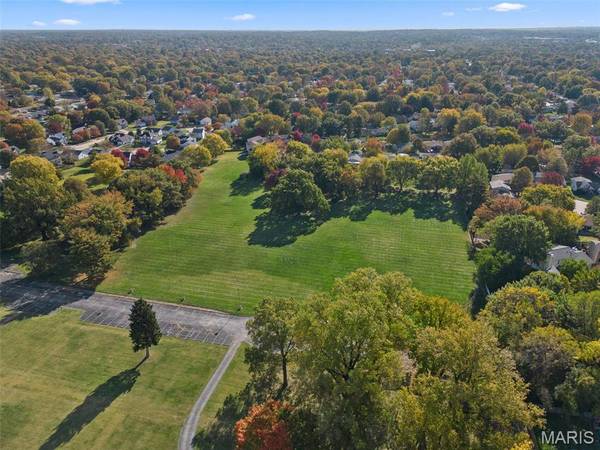 700 Howdershell RD, Florissant, MO 63031