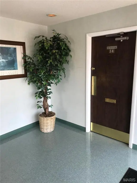 5661 Telegraph RD #3A, St Louis, MO 63129