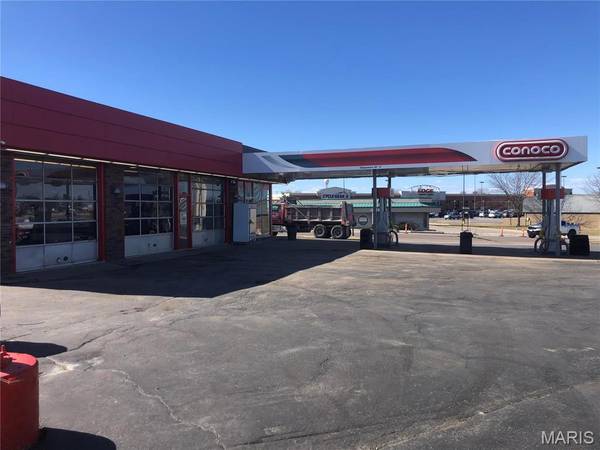 3949 Veterans Memorial Pkwy, St Peters, MO 63376