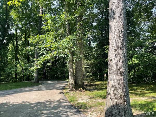 17421 Private Valley LN, Chesterfield, MO 63005