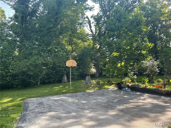 17421 Private Valley LN, Chesterfield, MO 63005
