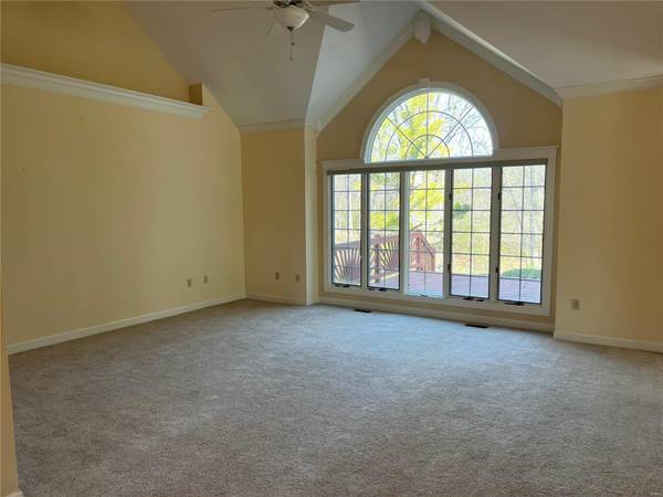 1101 N Oxfordshire LN, Edwardsville, IL 62025
