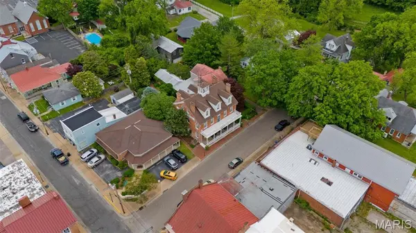146 S 3rd ST, Ste Genevieve, MO 63670