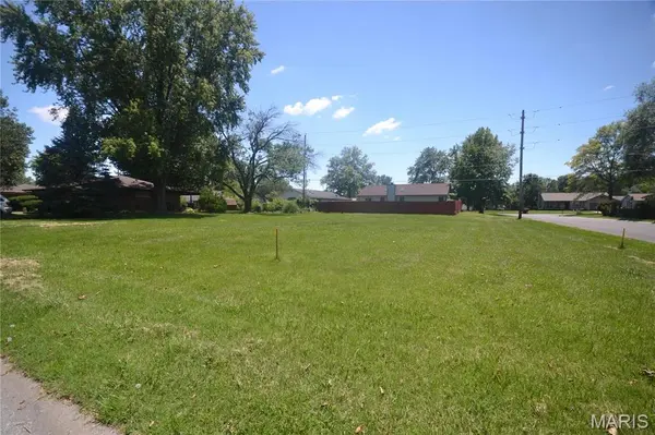 22 Elizabeth DR, Belleville, IL 62226