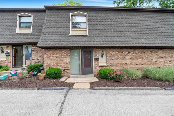 221 Braeshire DR #B, Ballwin, MO 63021
