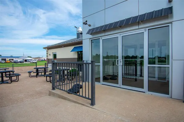 135 City Plaza, Holts Summit, MO 65043