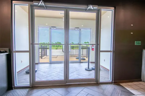 135 City Plaza, Holts Summit, MO 65043